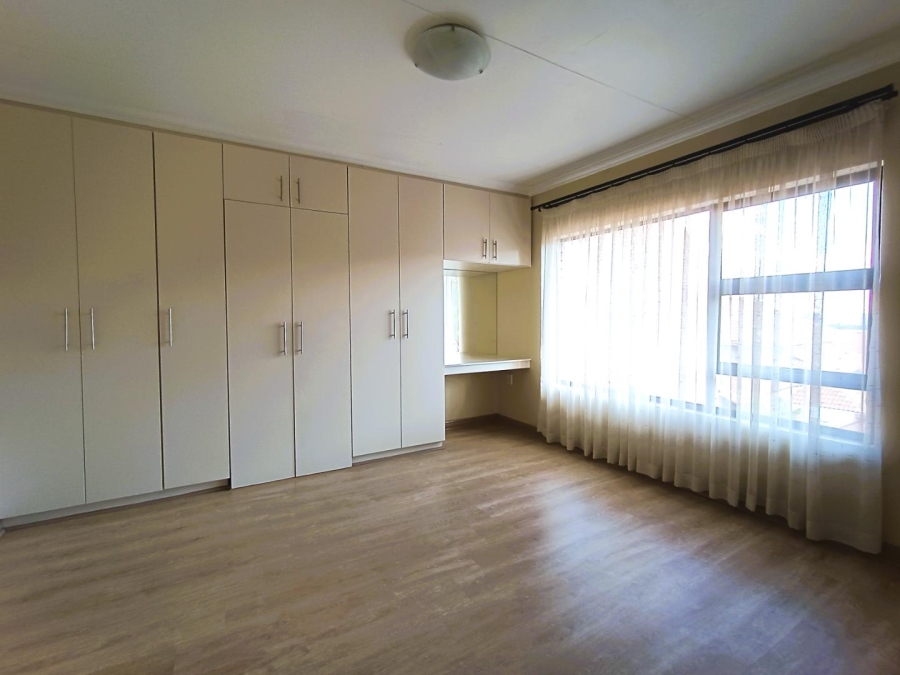 4 Bedroom Property for Sale in Heuwelsig Free State